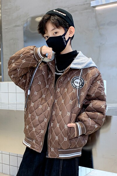 Dječja jesenska jakna za dječake - s vezom