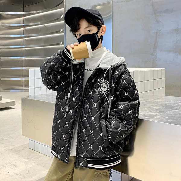 Dječja jesenska jakna za dječake - s vezom