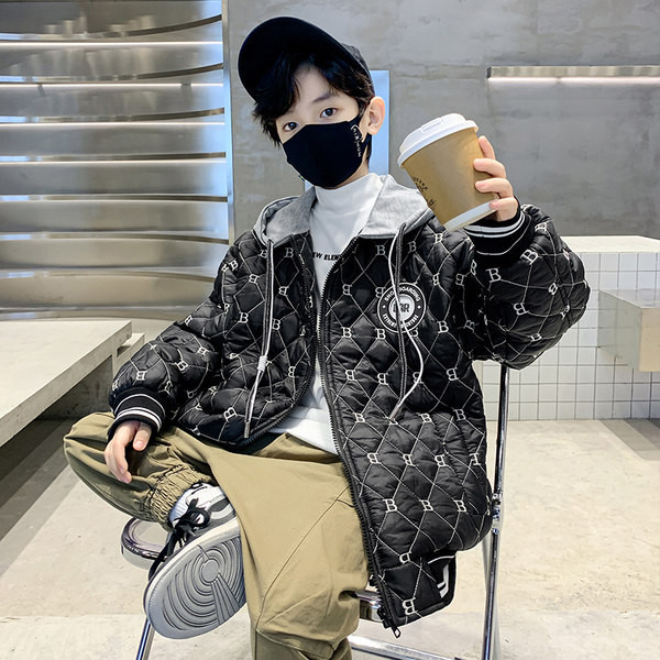 Dječja jesenska jakna za dječake - s vezom