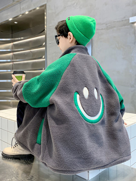 Geaca de pluș pentru băieți cu broderie și buzunar