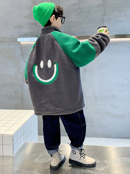 Geaca de pluș pentru băieți cu broderie și buzunar