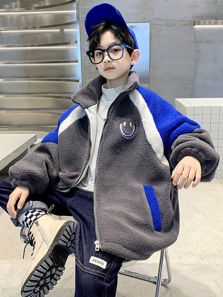 Geaca de pluș pentru băieți cu broderie și buzunar