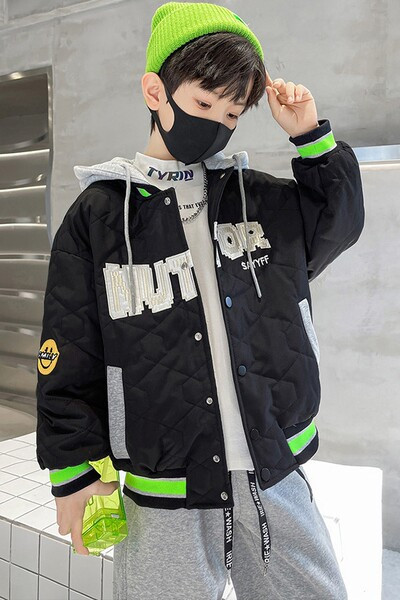 Dječja jakna s vezicama i džepom