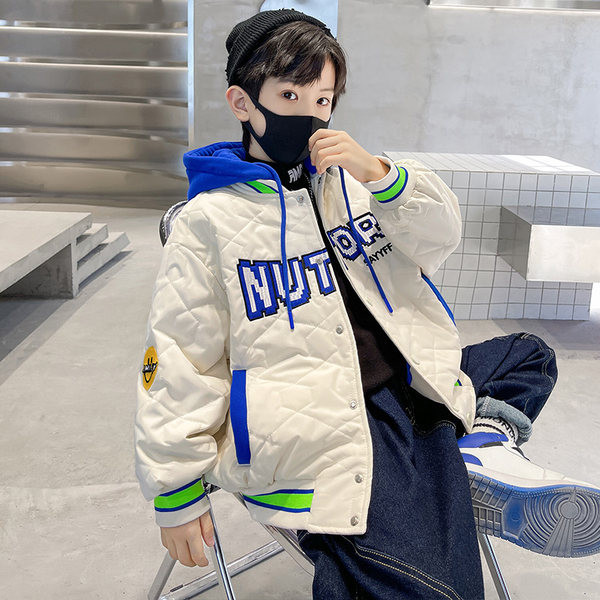 Dječja jakna s vezicama i džepom