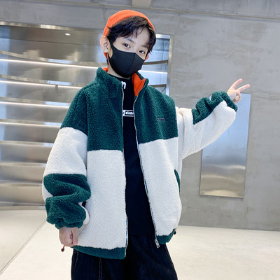 Jesenska ležerna jakna s patentnim zatvaračem i džepom