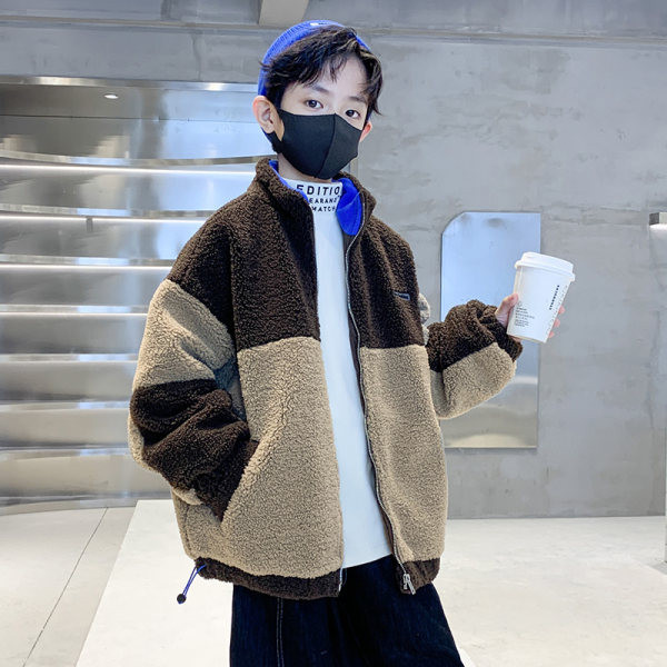 Jesenska ležerna jakna s patentnim zatvaračem i džepom