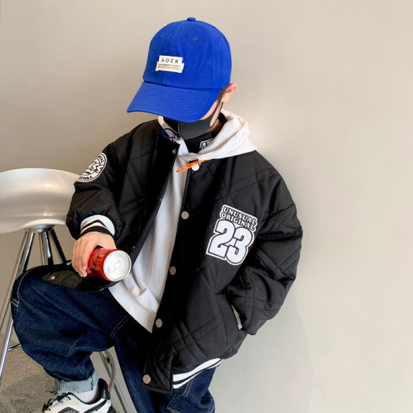 Laisvalaikio rudens striukė su siuvinėjimais