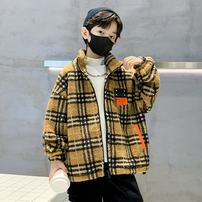 Őszi gyerekdzseki klasszikus gallérral és zsebbel