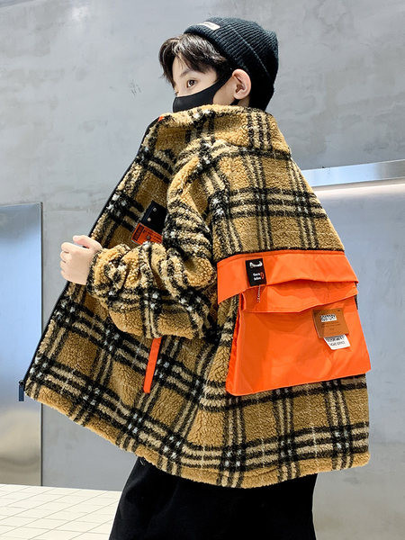 Őszi gyerekdzseki klasszikus gallérral és zsebbel