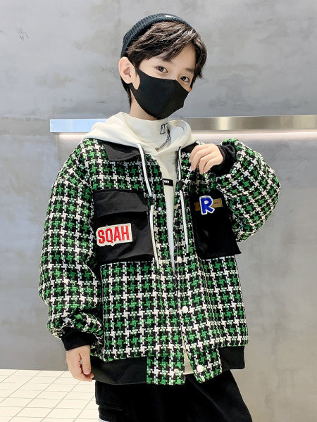 Rudens-žiemos languota striukė berniukams su gobtuvu ir raišteliais