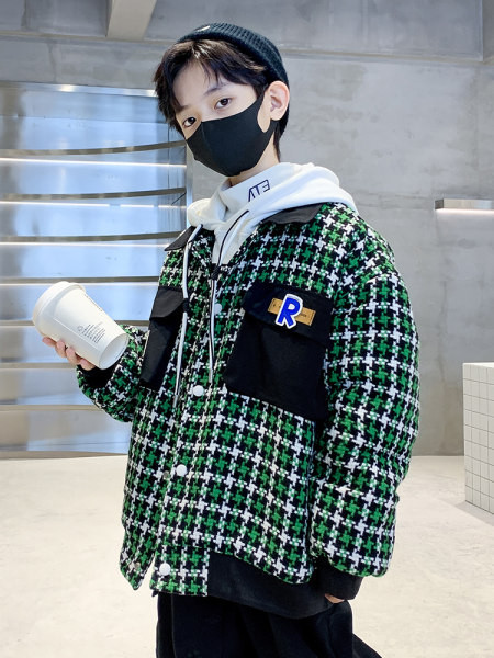 Rudens-žiemos languota striukė berniukams su gobtuvu ir raišteliais