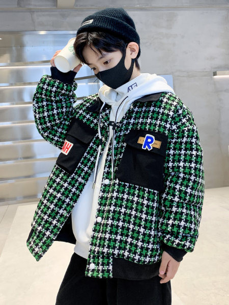 Rudens-žiemos languota striukė berniukams su gobtuvu ir raišteliais