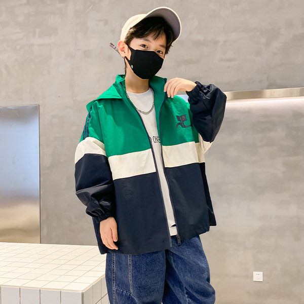 Dječja jakna za dječake s printom i kapuljačom