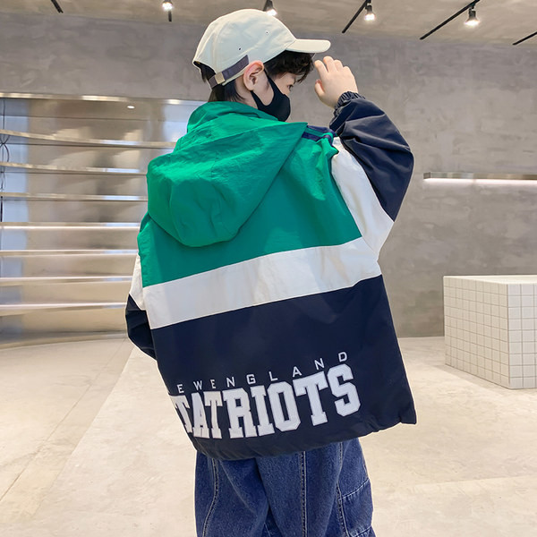 Dječja jakna za dječake s printom i kapuljačom