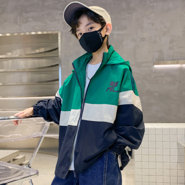 Dječja jakna za dječake s printom i kapuljačom