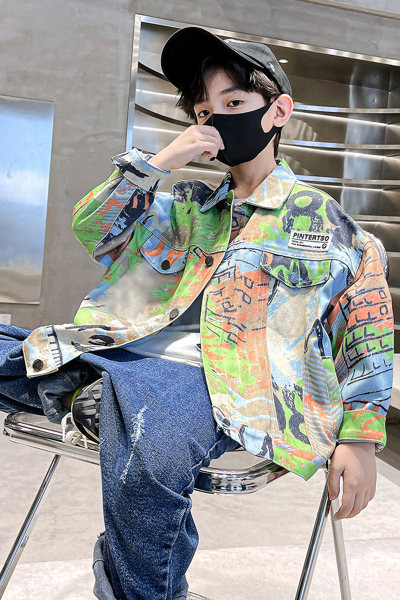 Šarena jakna za dječake s klasičnom kragnom