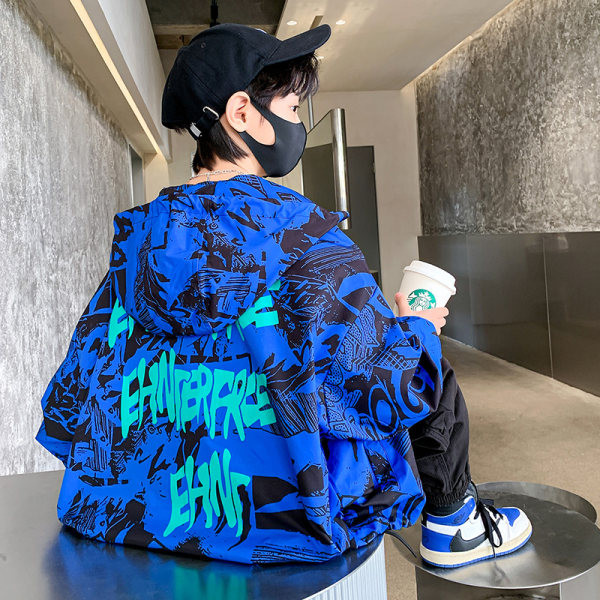 Laisvalaikio vaikiška striukė su gobtuvu ir raišteliais