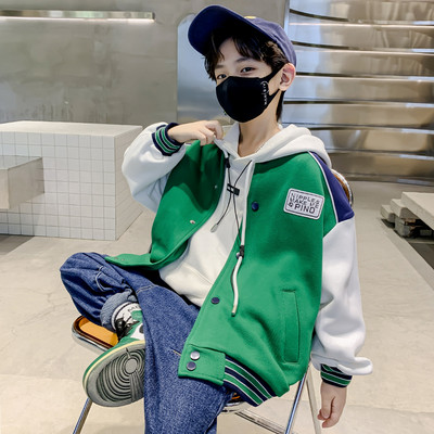 Gyerekkabát rögzítés gombbal és zsebbel