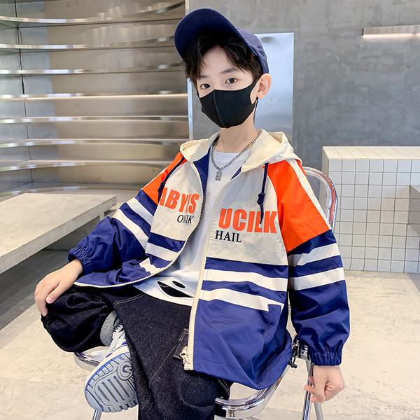 Proljetna ležerna jakna za dječake s kapuljačom i printom