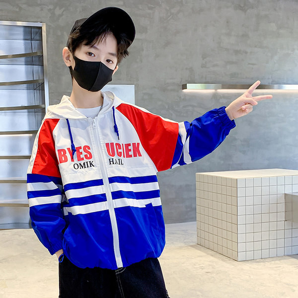 Proljetna ležerna jakna za dječake s kapuljačom i printom