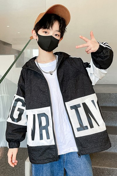 Geaca pentru copii cu imprimeu si gluga