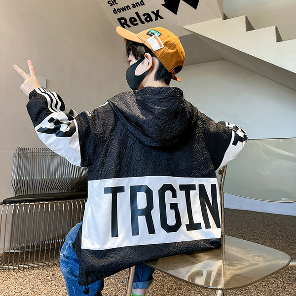 Geaca pentru copii cu imprimeu si gluga