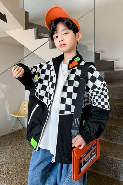 Vaikiška laisvalaikio striukė berniukams su siuvinėjimais