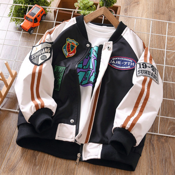 Vaikiška striukė su sagomis ir spauda