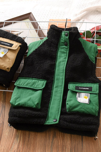 Vaikiška striukė su aukšta apykakle ir kišene