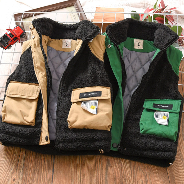 Vaikiška striukė su aukšta apykakle ir kišene