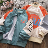 Dječja jakna s printom i gumbima