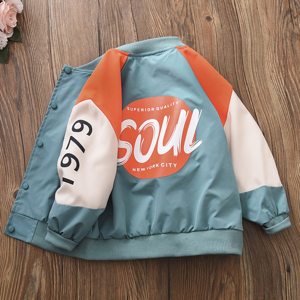 Dječja jakna s printom i gumbima