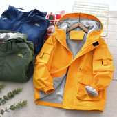 Proljetno-jesenska jakna s toplom postavom i kapuljačom za dječake