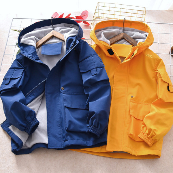 Proljetno-jesenska jakna s toplom postavom i kapuljačom za dječake
