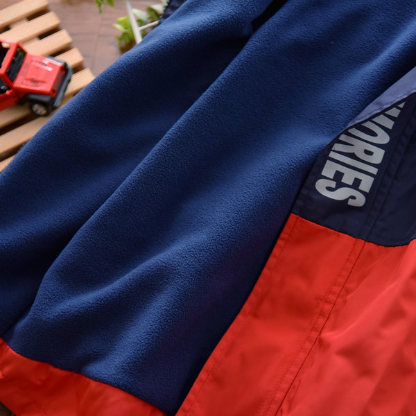 Laisvalaikio vaikiška striukė su gobtuvu