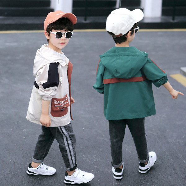 Gyermek kapucnis kabát fűzős