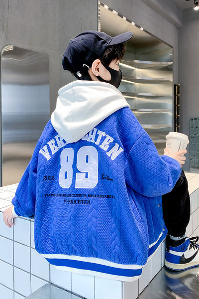 Rudeninė beisbolo striukė berniukams su išsiuvinėtomis raidėmis