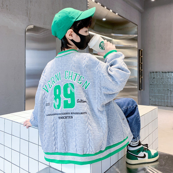 Rudeninė beisbolo striukė berniukams su išsiuvinėtomis raidėmis