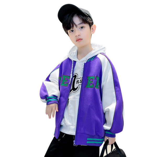 Gyermek sportdzseki mintával és kapucnival