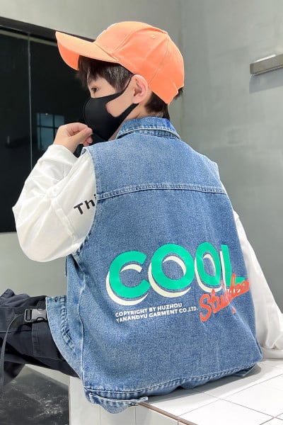 Vaikiška džinsinė liemenė su klasikine apykakle ir kišene