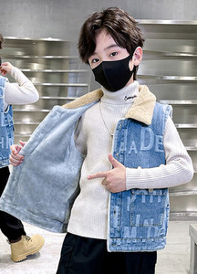 Vaikiška liemenė su klasikine apykakle ir pamušalu