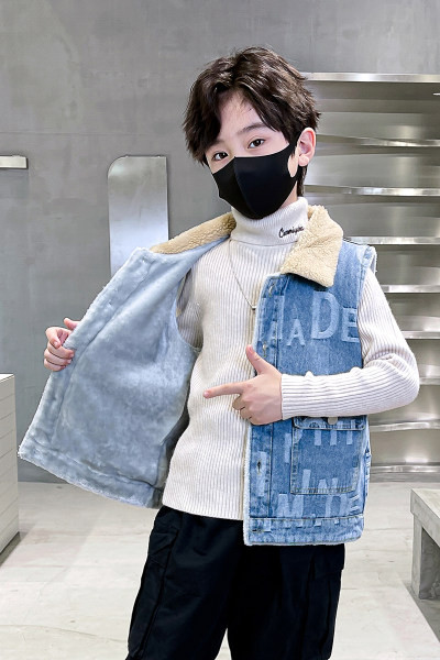 Vaikiška liemenė su klasikine apykakle ir pamušalu