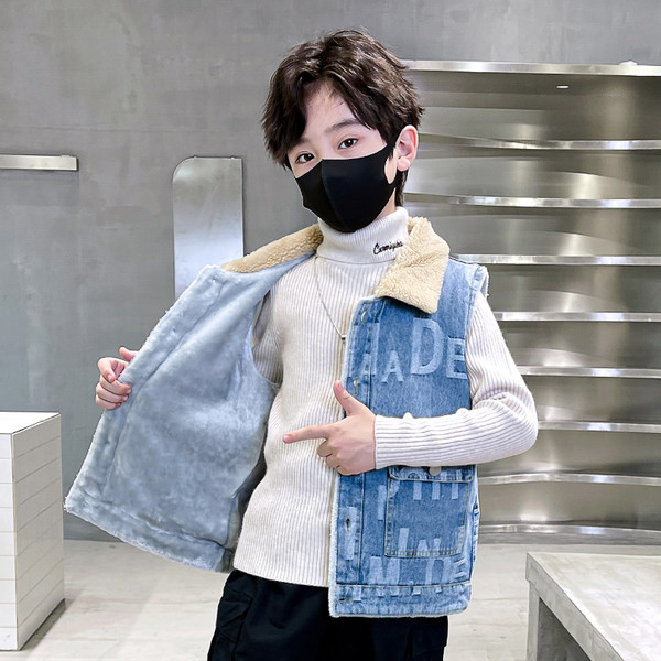 Vaikiška liemenė su klasikine apykakle ir pamušalu