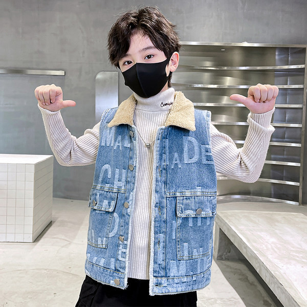 Vaikiška liemenė su klasikine apykakle ir pamušalu