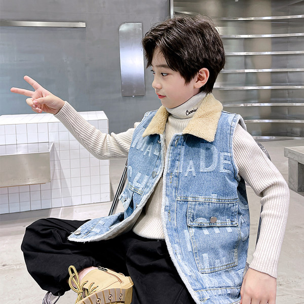 Vaikiška liemenė su klasikine apykakle ir pamušalu