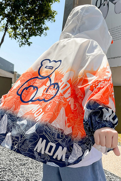 Laisvalaikio vasarinė striukė su gobtuvu ir aplikacijomis