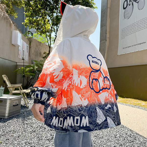 Laisvalaikio vasarinė striukė su gobtuvu ir aplikacijomis