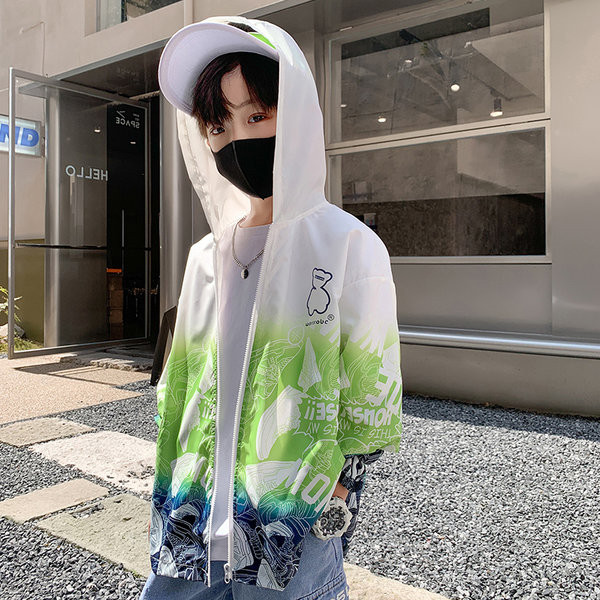 Laisvalaikio vasarinė striukė su gobtuvu ir aplikacijomis