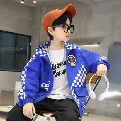 Sportinė striukė berniukui su gobtuvu ir užrašu