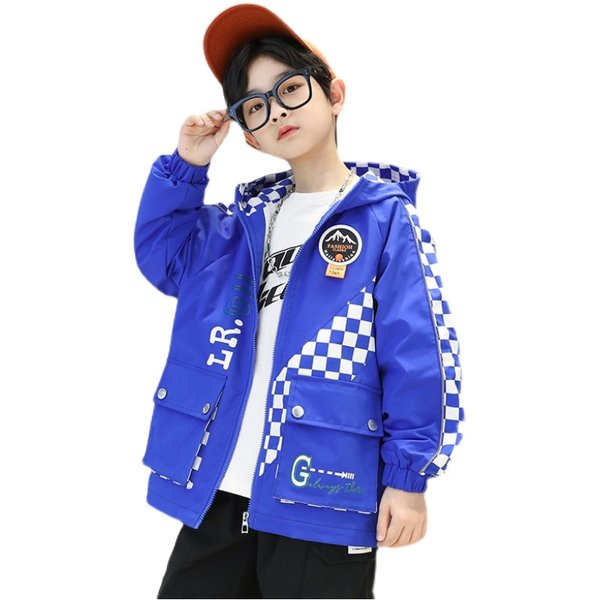 Sportinė striukė berniukui su gobtuvu ir užrašu